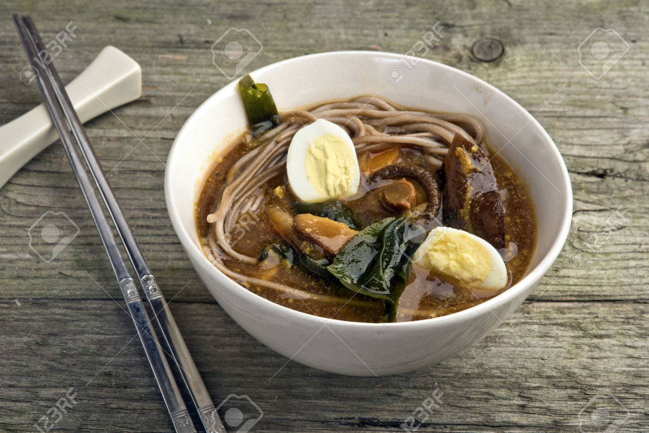 Le Style Curry Vegetarien Japonais Avec Shiitake Algues Oeufs De