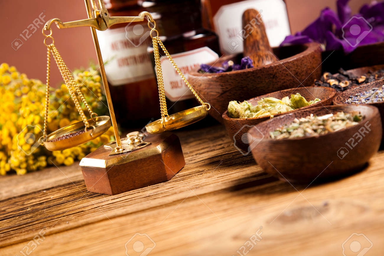 Krauter Medizin Und Vintage Holz Lizenzfreie Fotos Bilder Und Stock Fotografie Image