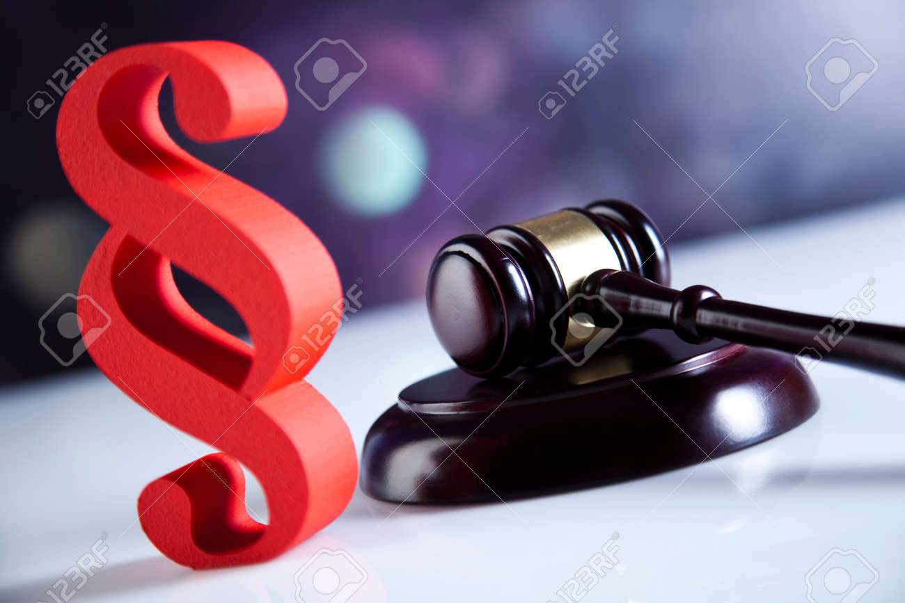 Gavel, Paragraph sign symbol - 31764474 Gavel, Paragraph sign symbol - 31764474
