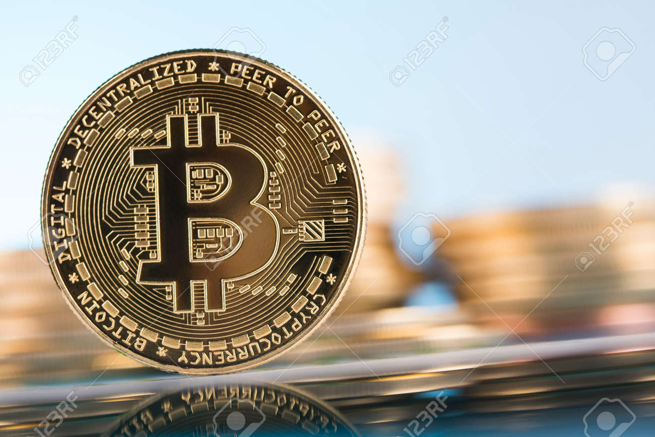 가상 화폐 화폐 비트코인 코인 금융 로열티 무료 사진, 그림, 이미지 그리고 스톡포토그래피. Image 135101867