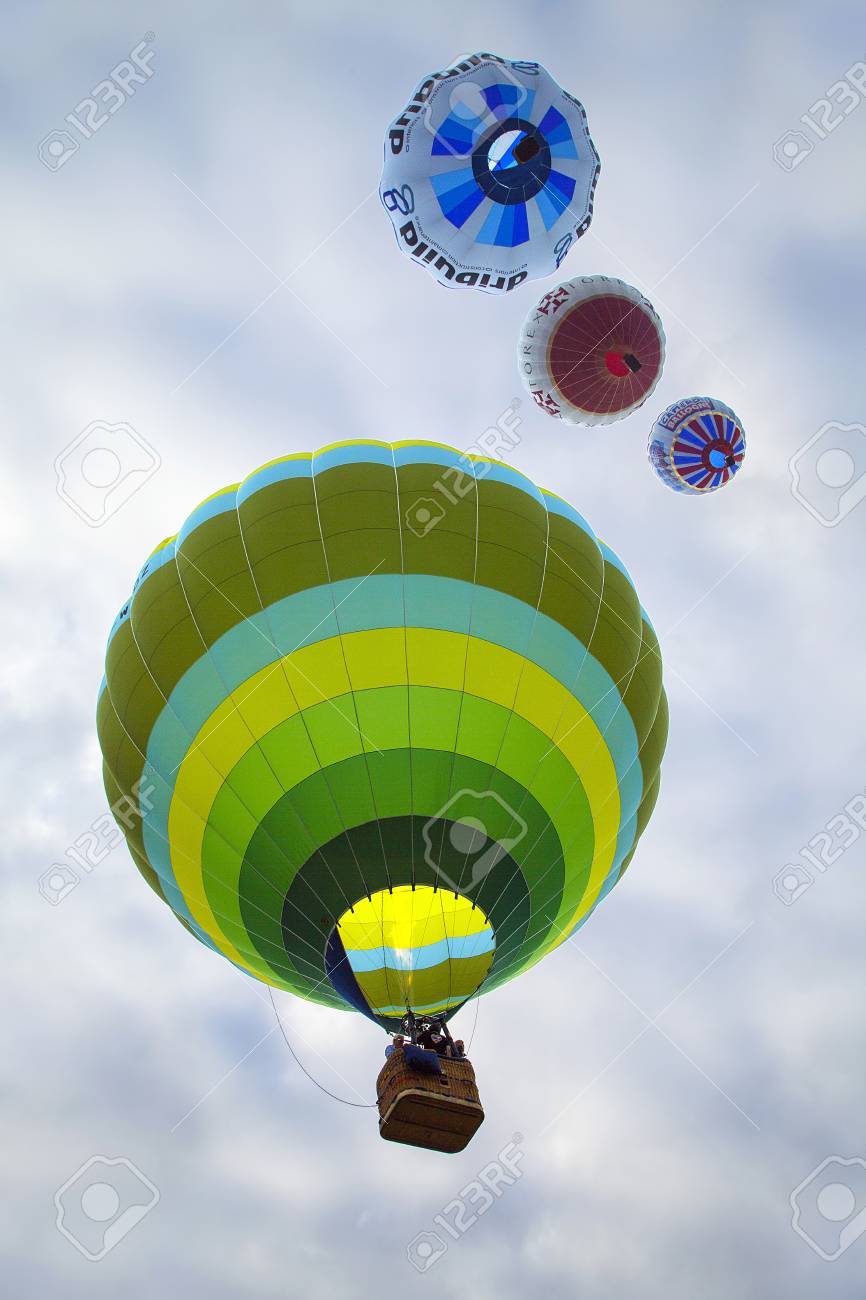 ブリストル イギリス 16 年 8 月 14 日 ブリストル国際熱気球フィエスタに気球を飛行します 毎年恒例のイベントとなっている Europea S 最大の熱い空気バルーン フェスティバル の写真素材 画像素材 Image 5321