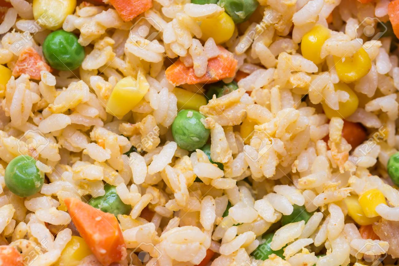 https://previews.123rf.com/images/jaxja/jaxja1608/jaxja160800331/64432201-close-up-fried-rice-with-egg-and-vegetable-chinese-food.jpg