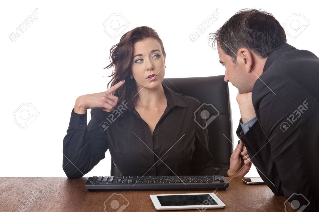 ビジネスの男性女性の職場の同僚を見ておっぱいの写真素材・画像素材 Image 63665713
