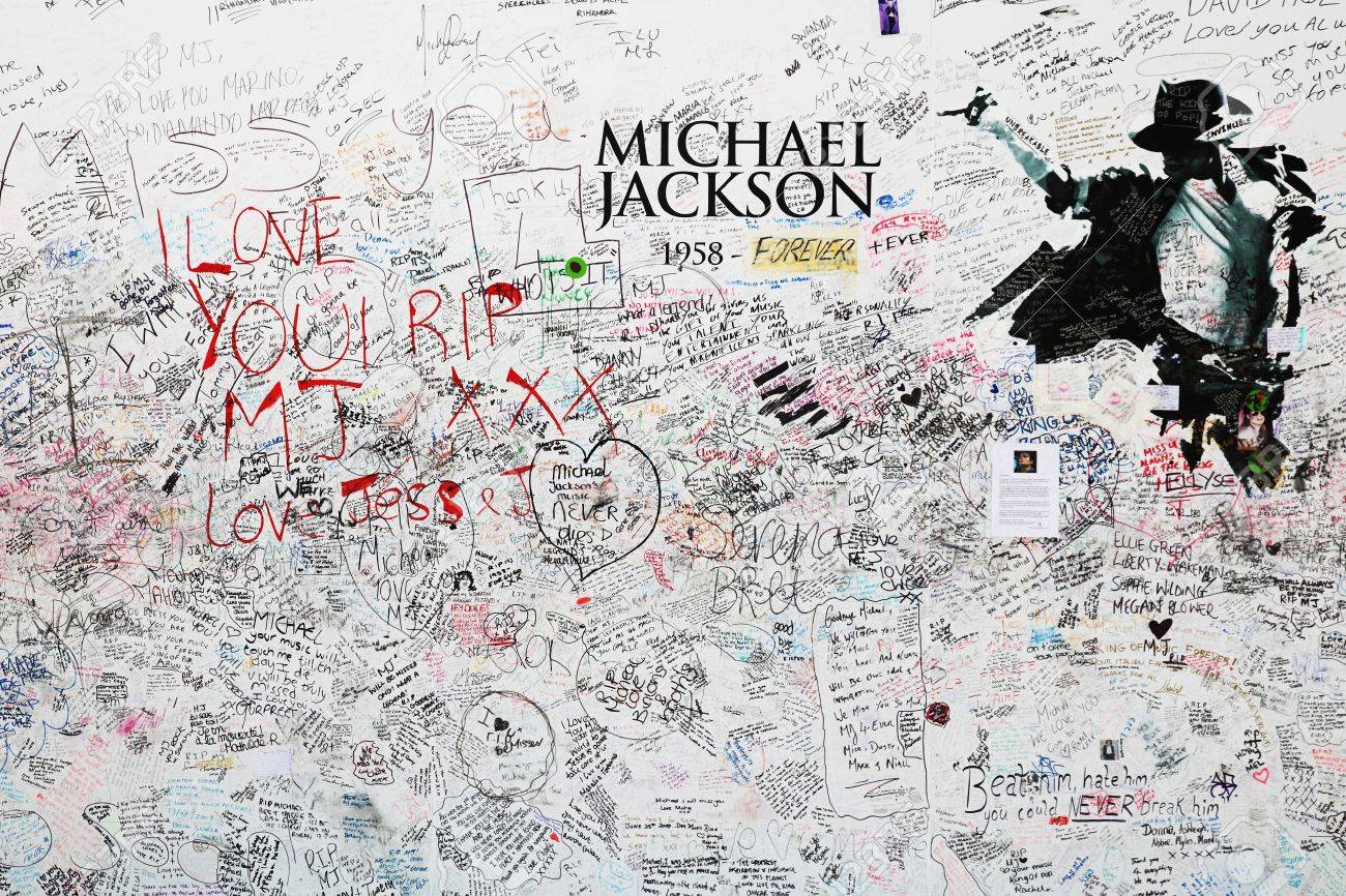 London, United Kingdom - July 24, 2009: Memorial for Michael Jackson at the O2 arena in London. - 10086042 London, United Kingdom - July 24, 2009: Memorial for Michael Jackson at the O2 arena in London. - 10086042