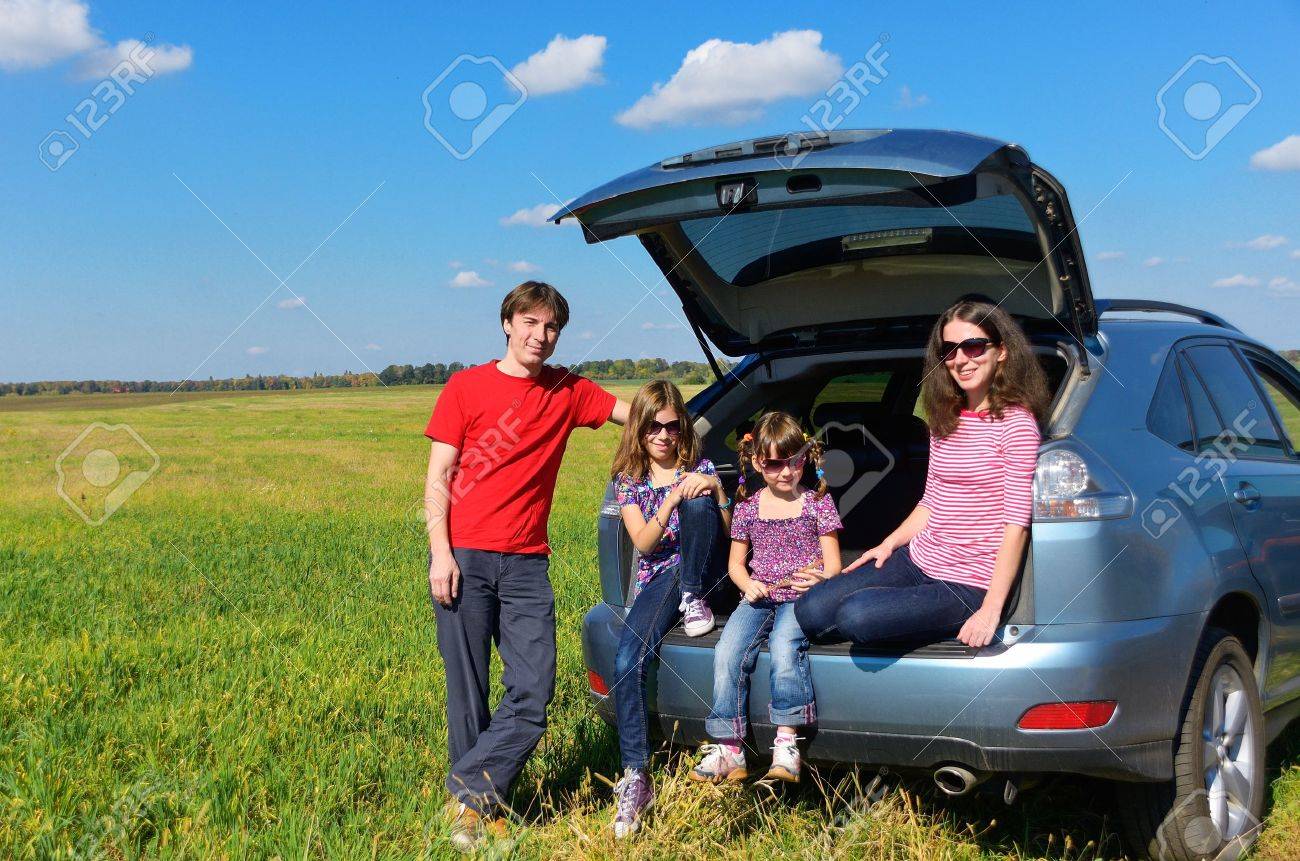 夏休み子供楽しんで保険の車の概念との幸せな親旅行の家族の車の旅 の写真素材 画像素材 Image 夏休み子供楽しんで保険の車の概念との幸せな親旅行の家族の車の旅 の写真素材 画像素材 Image