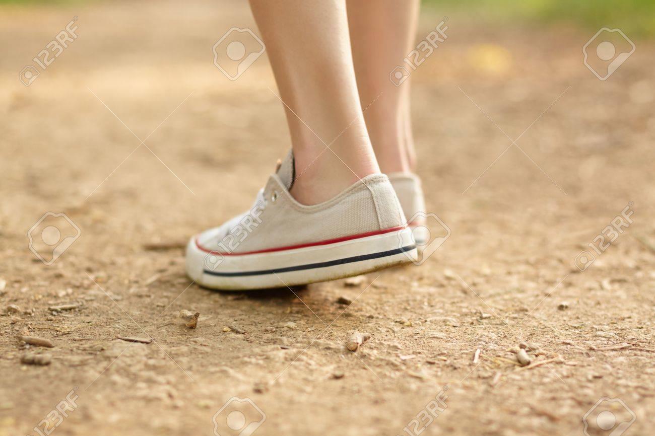 close shoes for girls