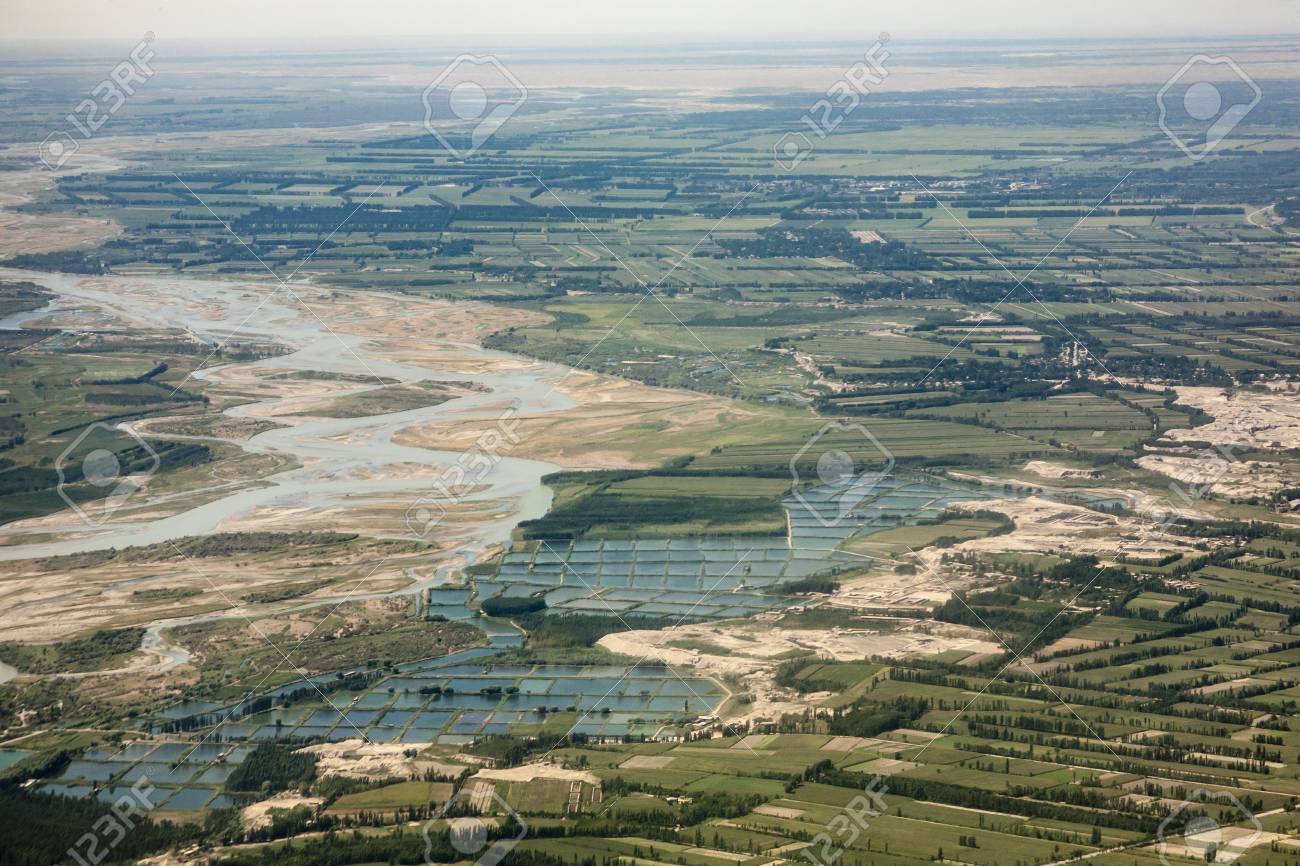 新疆ウイグル自治区イリ川の航空写真 の写真素材 画像素材 Image