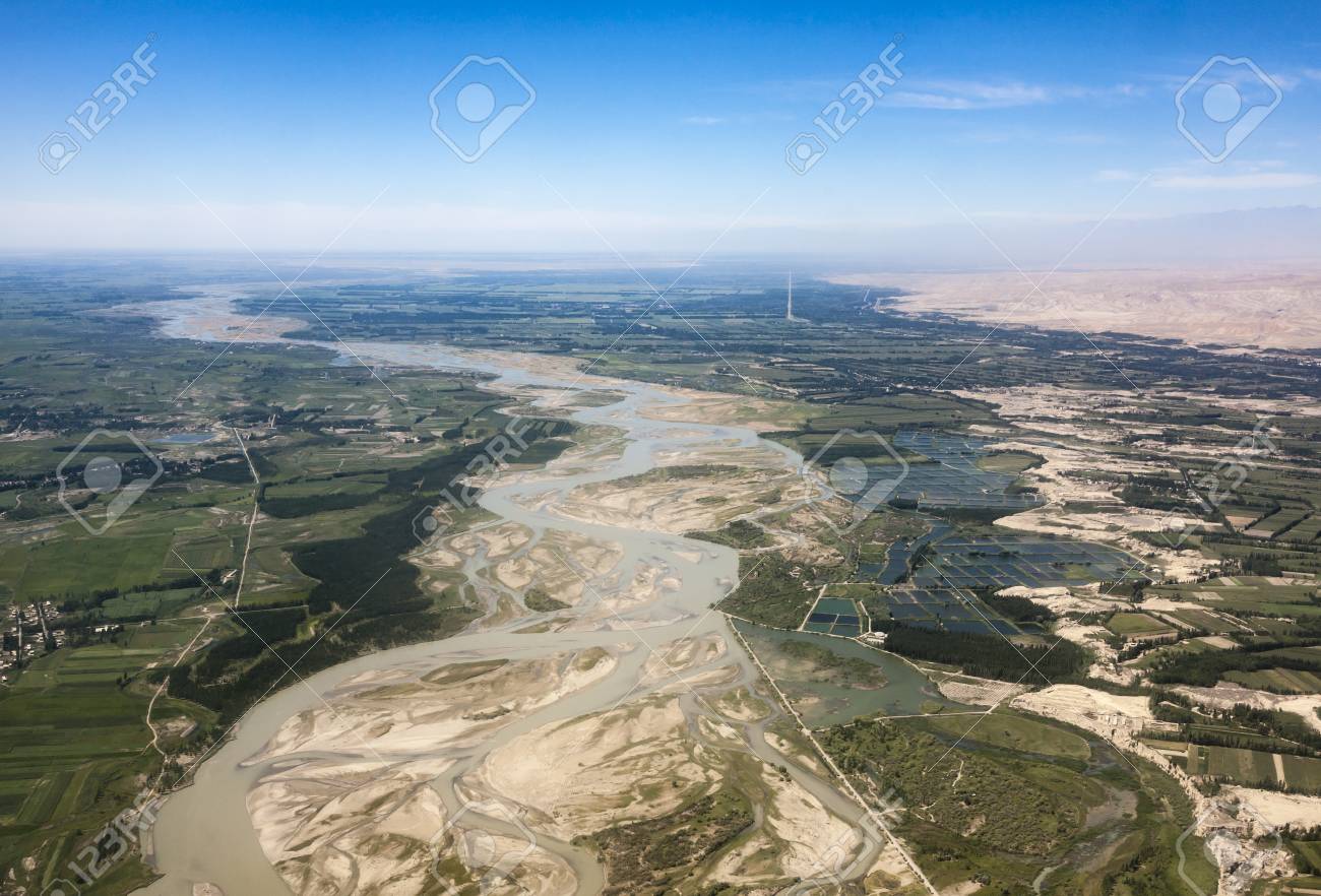 新疆ウイグル自治区イリ川の航空写真 の写真素材 画像素材 Image