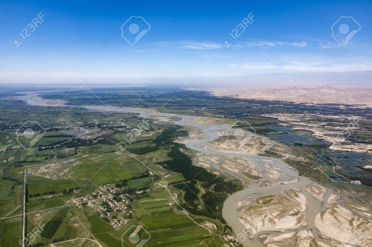 新疆ウイグル自治区イリ川の航空写真 の写真素材 画像素材 Image