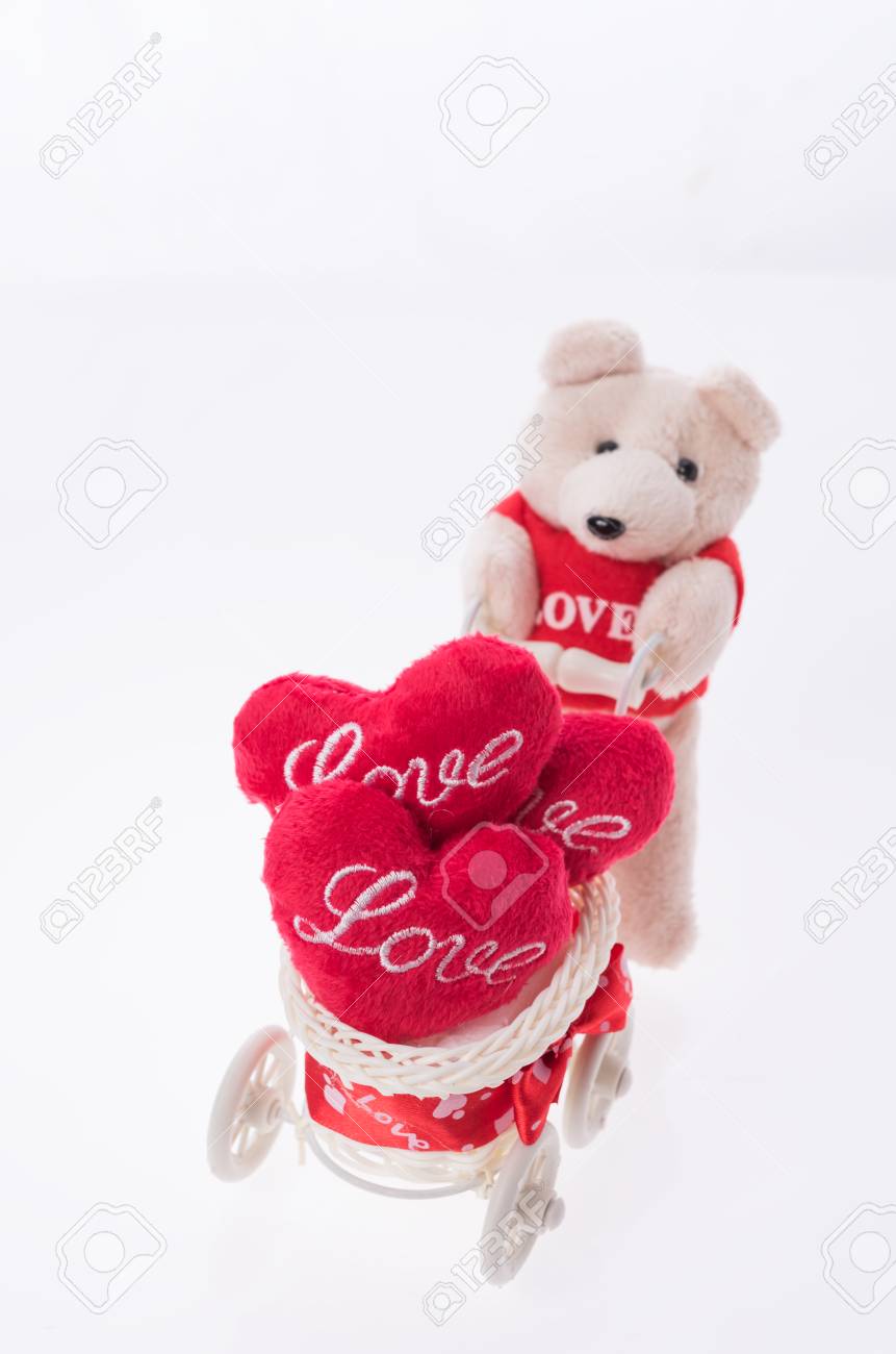 Susse Teddybar Carry Liebe Herz Elemente Isoliert Auf Weissem Hintergrund Lizenzfreie Fotos Bilder Und Stock Fotografie Image 50311920