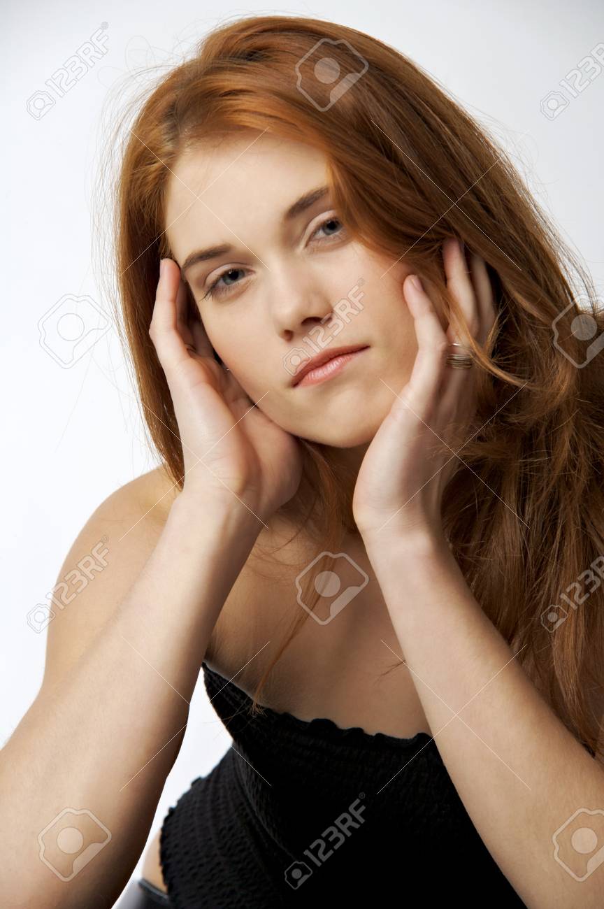 Hot redhead povtures