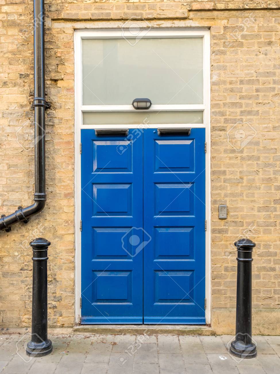 Blue Front Door Of British Architecture Style Building In Cambridge ... Blue Front Door Of British Architecture Style Building In Cambridge ...