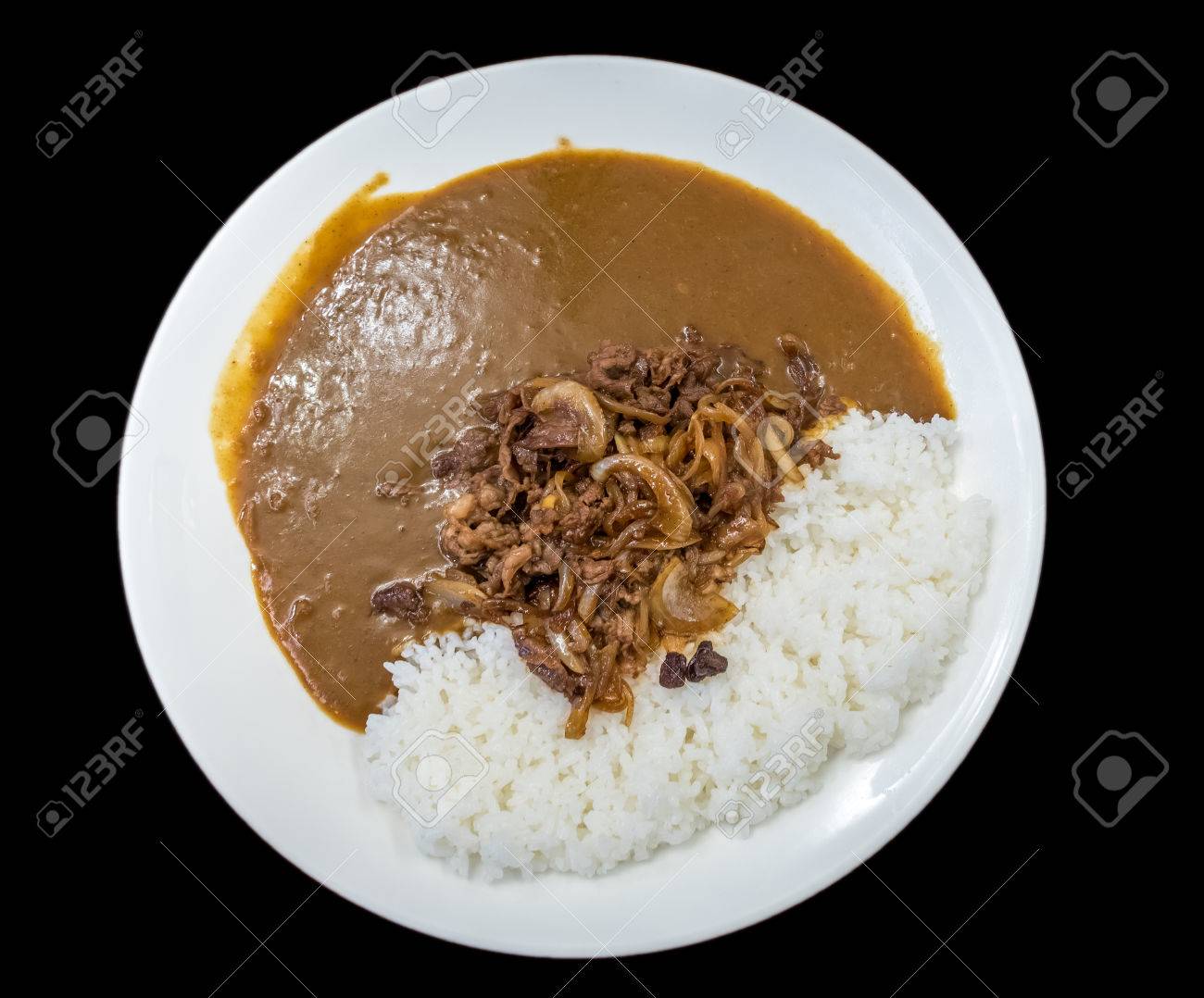 和風白皿の上で黒い背景に分離肉カレー丼 の写真素材・画像素材. Image