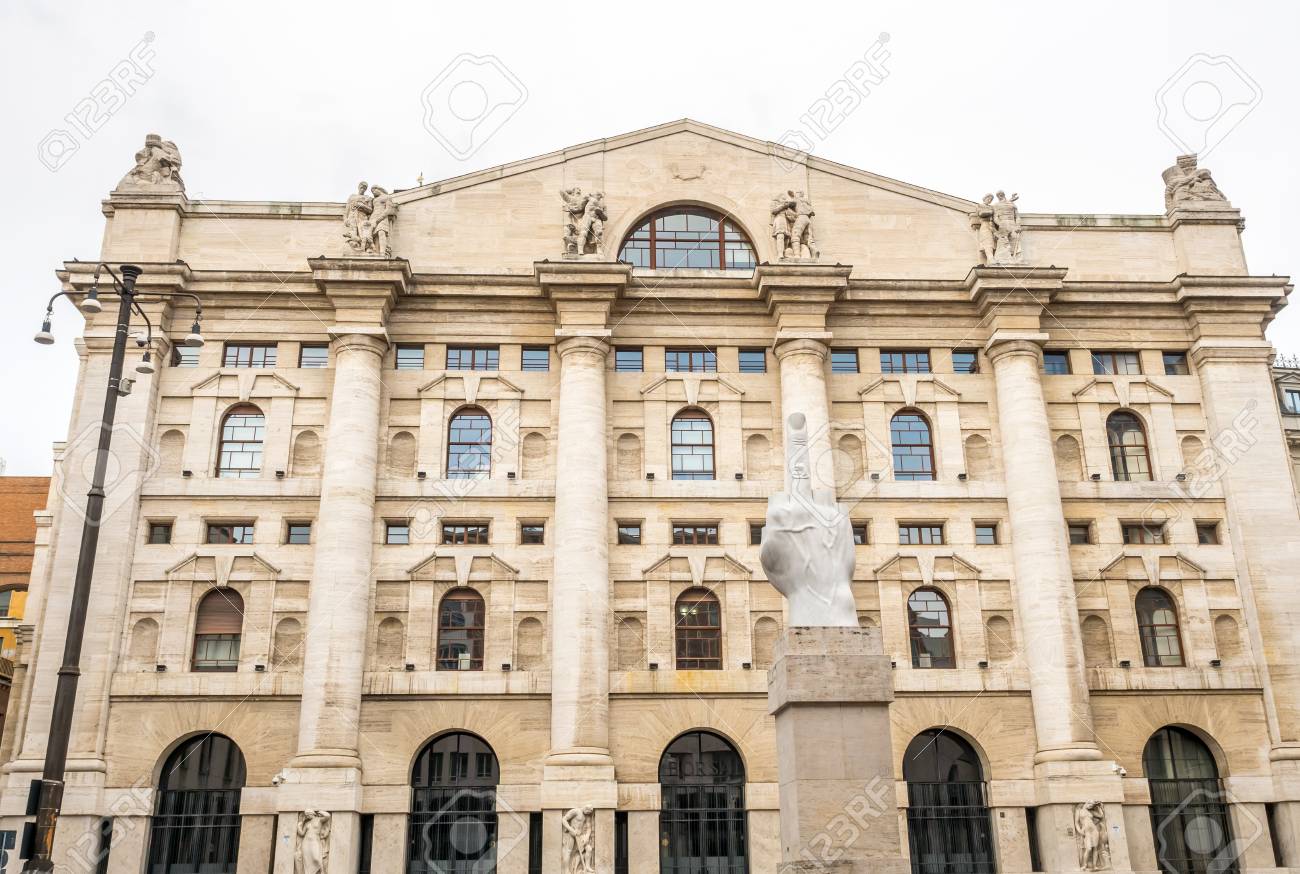 davvero economico la vendita di scarpe arrivo MILAN, ITALY - APRIL 15 : Middle Finger Sculpture At Piazza Affari ... davvero economico la vendita di scarpe arrivo MILAN, ITALY - APRIL 15 : Middle Finger Sculpture At Piazza Affari ...