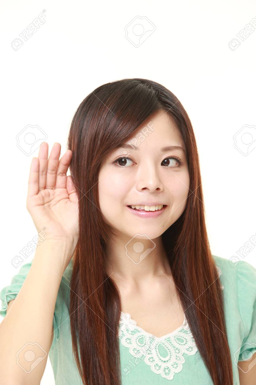 Japanese Women’s Listening Behavior in Face‐to‐face Conversation The Use o Japanese Woman Listening Music Living Room Stock Photo 2565946171