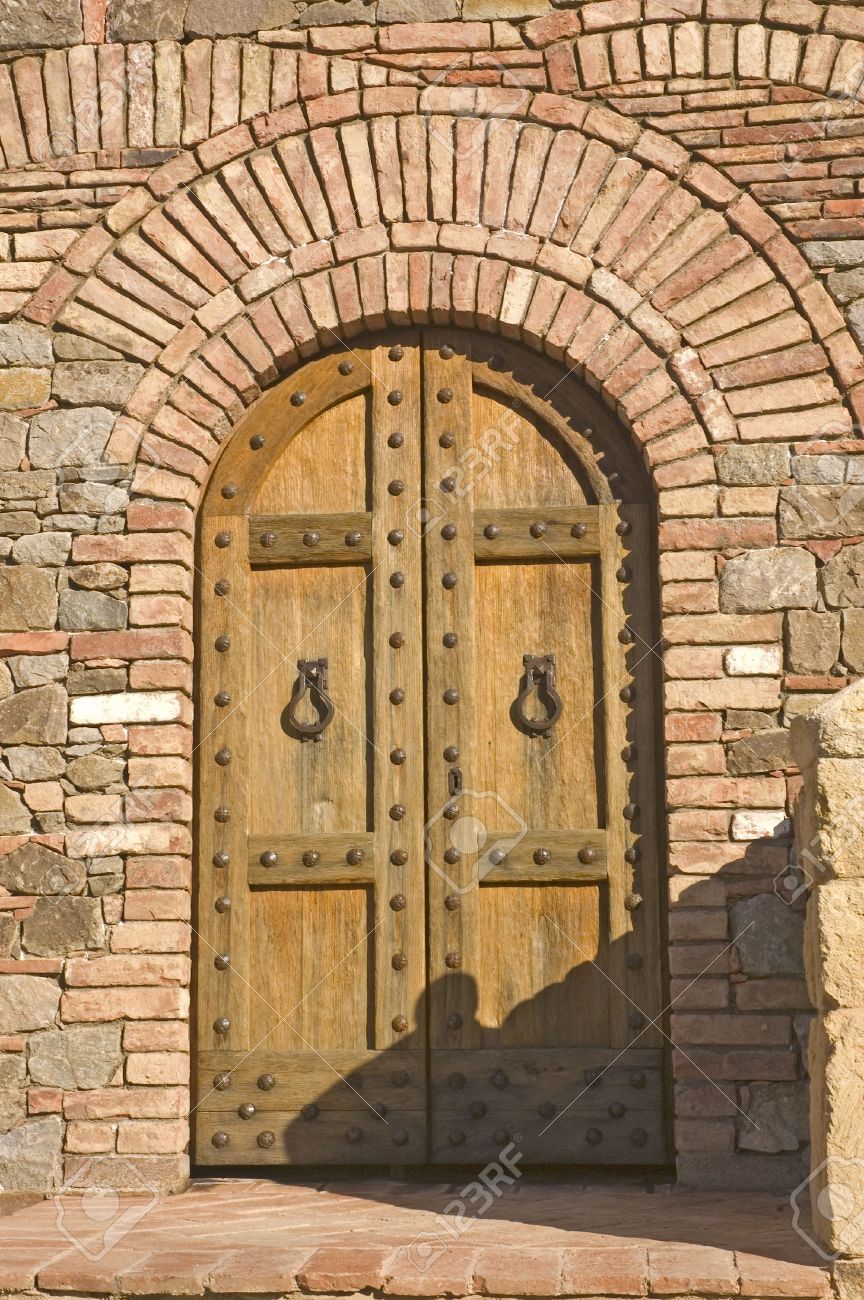 中世トスカナ式要塞城の扉 の写真素材 画像素材 Image