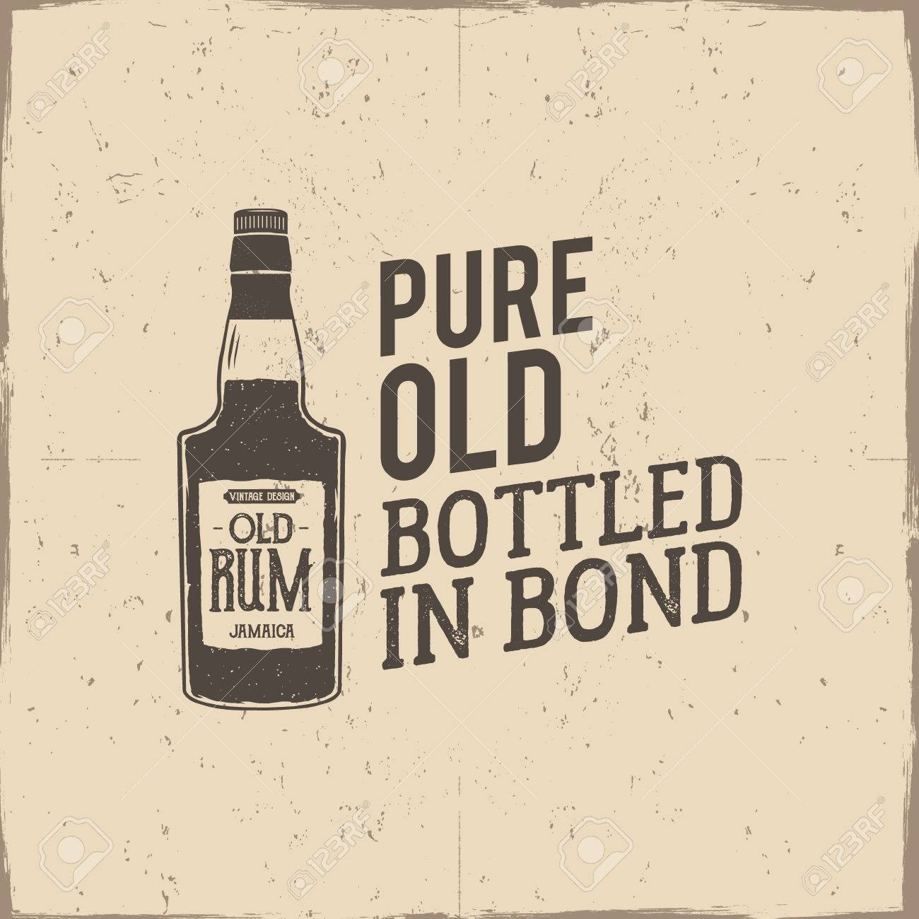 ヴィンテージは手作りラベル 古いラム酒瓶とエンブレムとスローガン 純粋な古いボンドで瓶詰め スケッチ スタイルはいっぱい タイポグラフィ デザイン広告 T シャツします 傷の紙に分離されました のイラスト素材 ベクタ Image