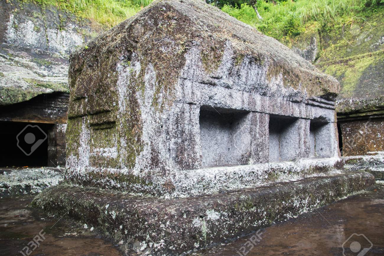 Kunung カウィで古い棺石 の写真素材 画像素材 Image