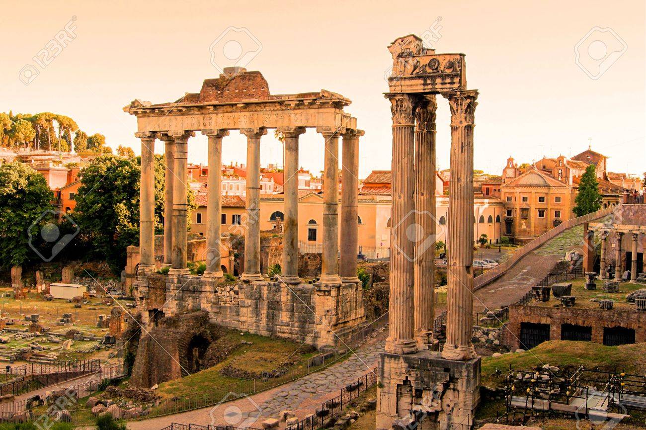 日没で ローマ イタリア ローマのフォーラムの遺跡を眺め の写真素材 画像素材 Image 日没で ローマ イタリア ローマのフォーラムの遺跡を眺め の写真素材 画像素材 Image