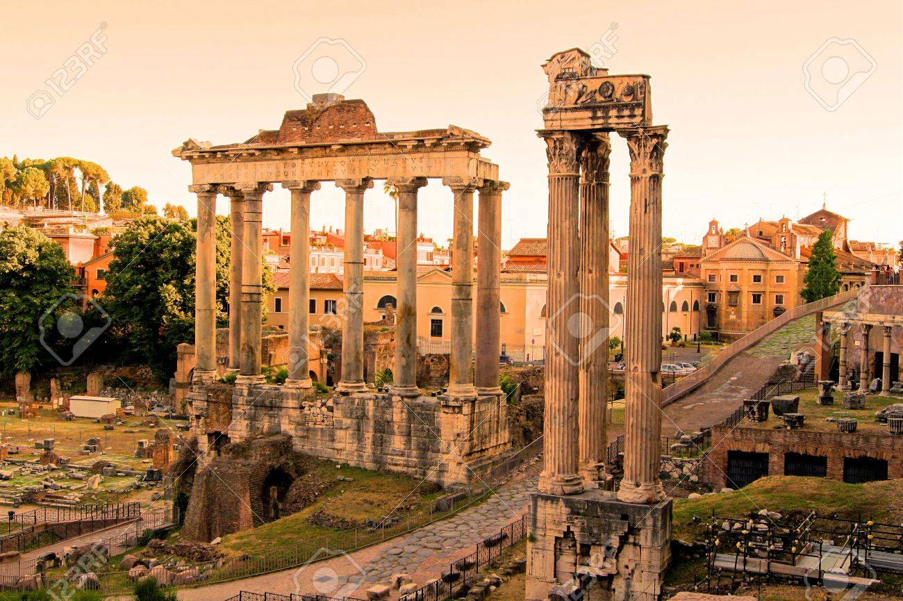 日没で ローマ イタリア ローマのフォーラムの遺跡を眺め の写真素材 画像素材 Image