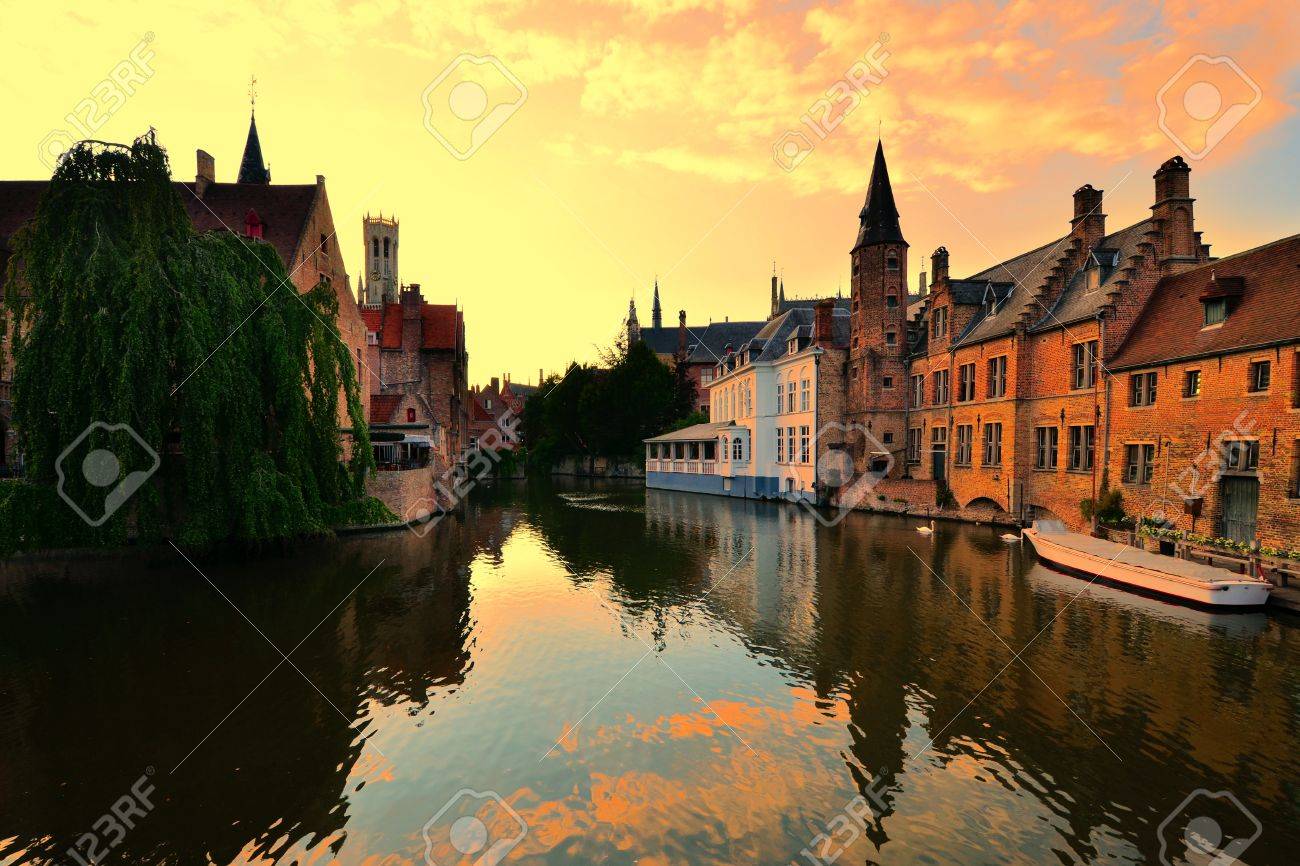 https://previews.123rf.com/images/jenifoto/jenifoto1505/jenifoto150500044/39907767-sunset-over-the-beautiful-medieval-canals-of-bruges-belgium.jpg