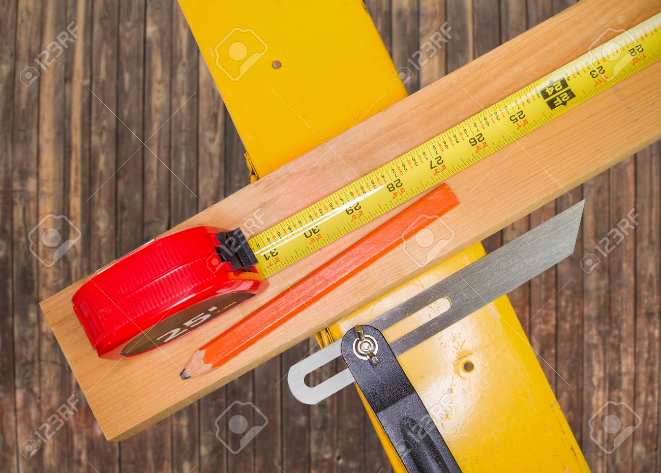 Herramientas Para Obra De Construcción Fotos, Imágenes Y Fotografía Archivo Libres Derecho. Image