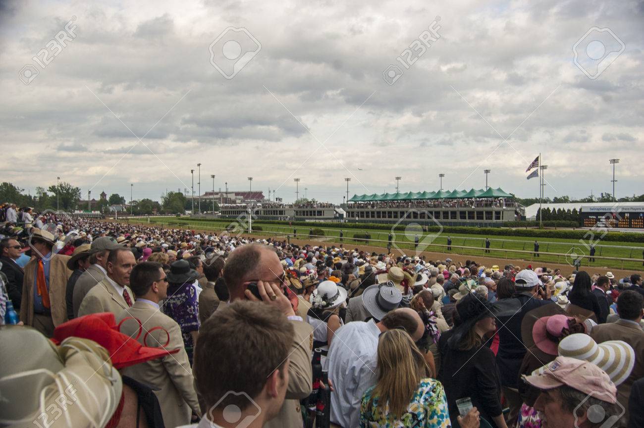 アメリカ ルイビル ケンタッキー州のチャーチルダウンズ競馬場でケンタッキー ダービー群衆 の写真素材 画像素材 Image アメリカ ルイビル ケンタッキー州のチャーチルダウンズ競馬場でケンタッキー ダービー群衆 の写真素材 画像素材 Image
