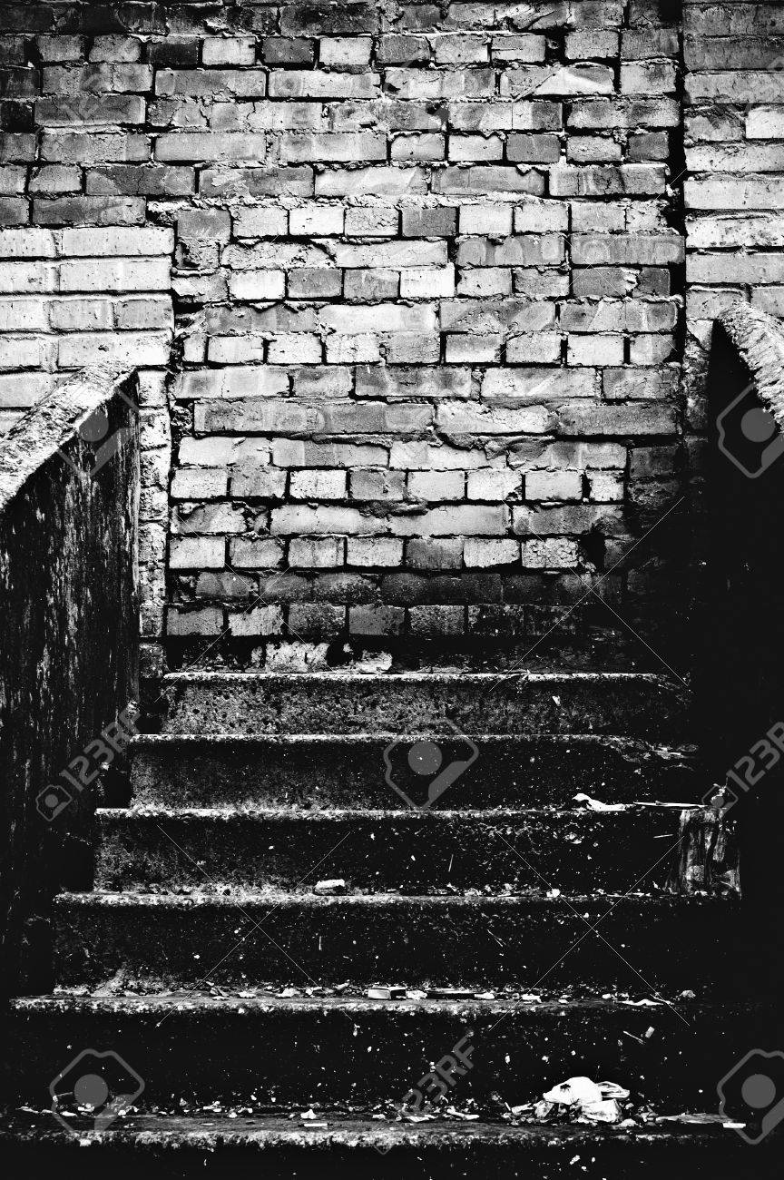 Die Seltsame Treppe In Mauer Schwarz Weiss Foto In Low Key Lizenzfreie Fotos Bilder Und Stock Fotografie Image 12074421