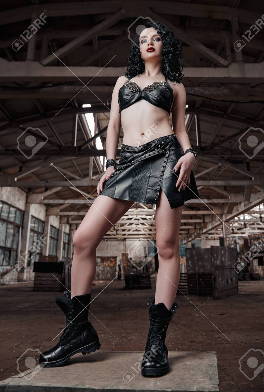 sexy metal girl 