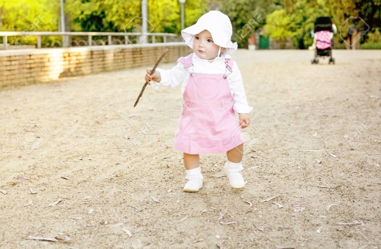 when should baby walk alone