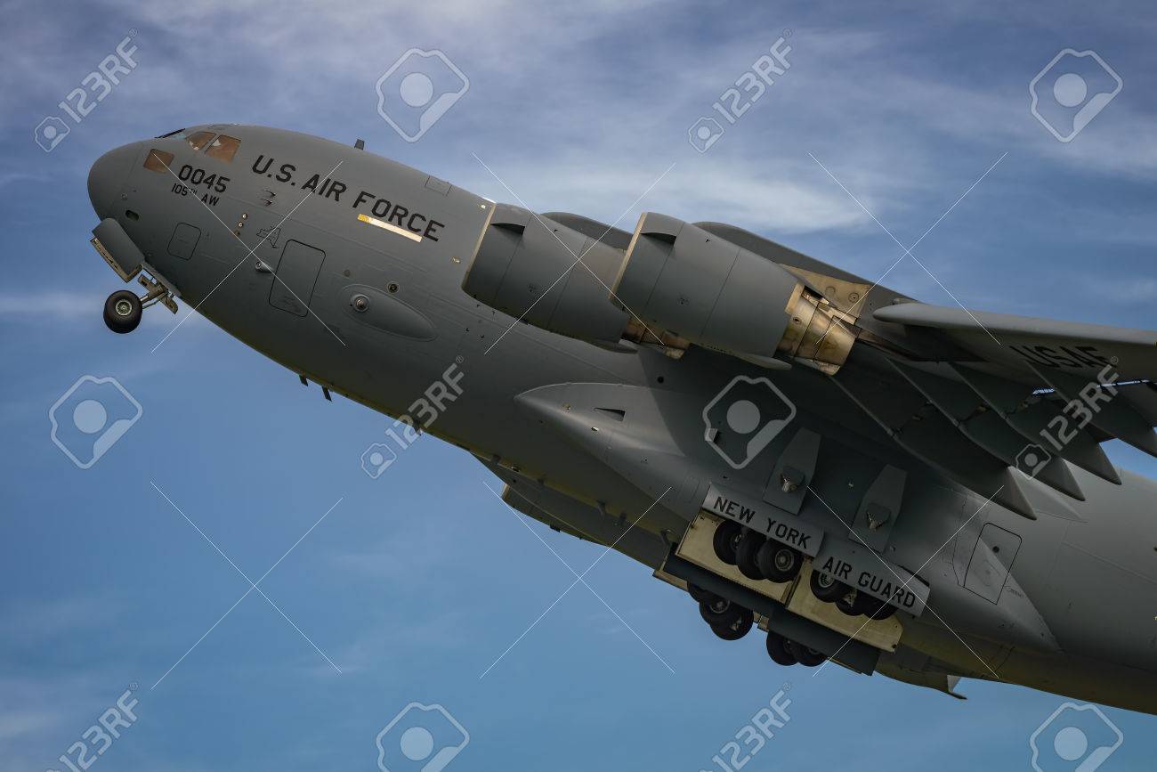 New Windsor Ny 3 September 2016 Riesen C 17 Globemaster Iii Wahrend Der New Yorker Airshow Bei Stewart International Airport Abheben Lizenzfreie Fotos Bilder Und Stock Fotografie Image 65599428