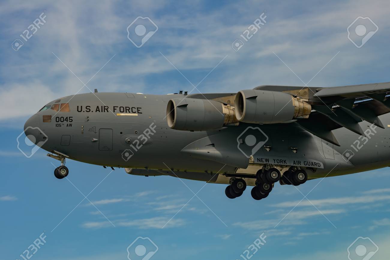 New Windsor Ny 3 September 2016 Riesen C 17 Globemaster Iii Wahrend Der New Yorker Airshow Bei Stewart International Airport Abheben Lizenzfreie Fotos Bilder Und Stock Fotografie Image 62875851