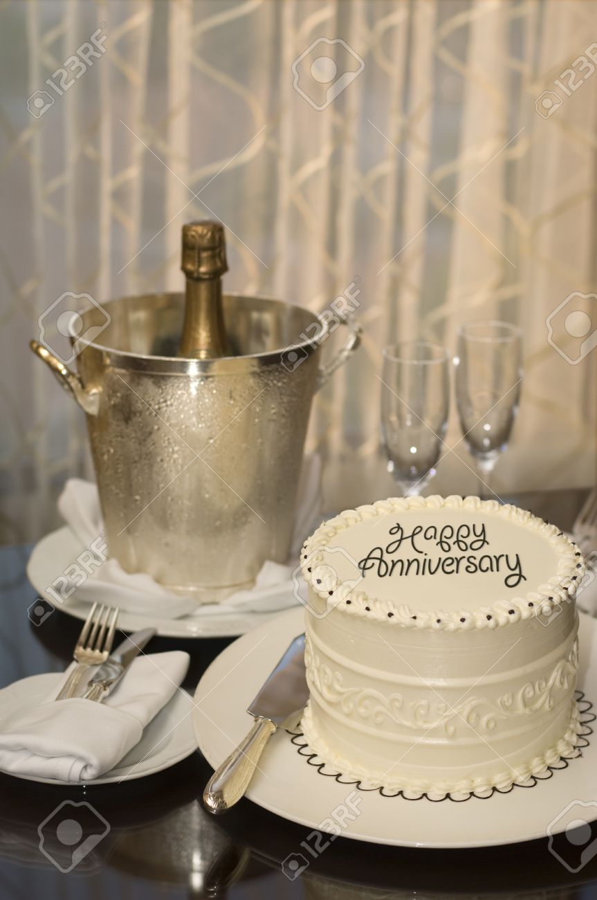 Cake Decorated With \, image size:863x1300