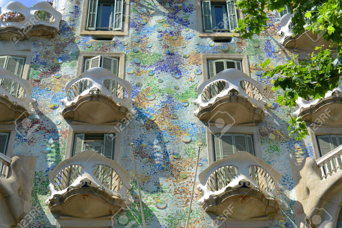 カサ バトリョ ラ カーサ Batll は モダニズムの傑作建築家アントニ ガウディ バルセロナ カタルーニャ スペインの Eixample 地区で の写真素材 画像素材 Image