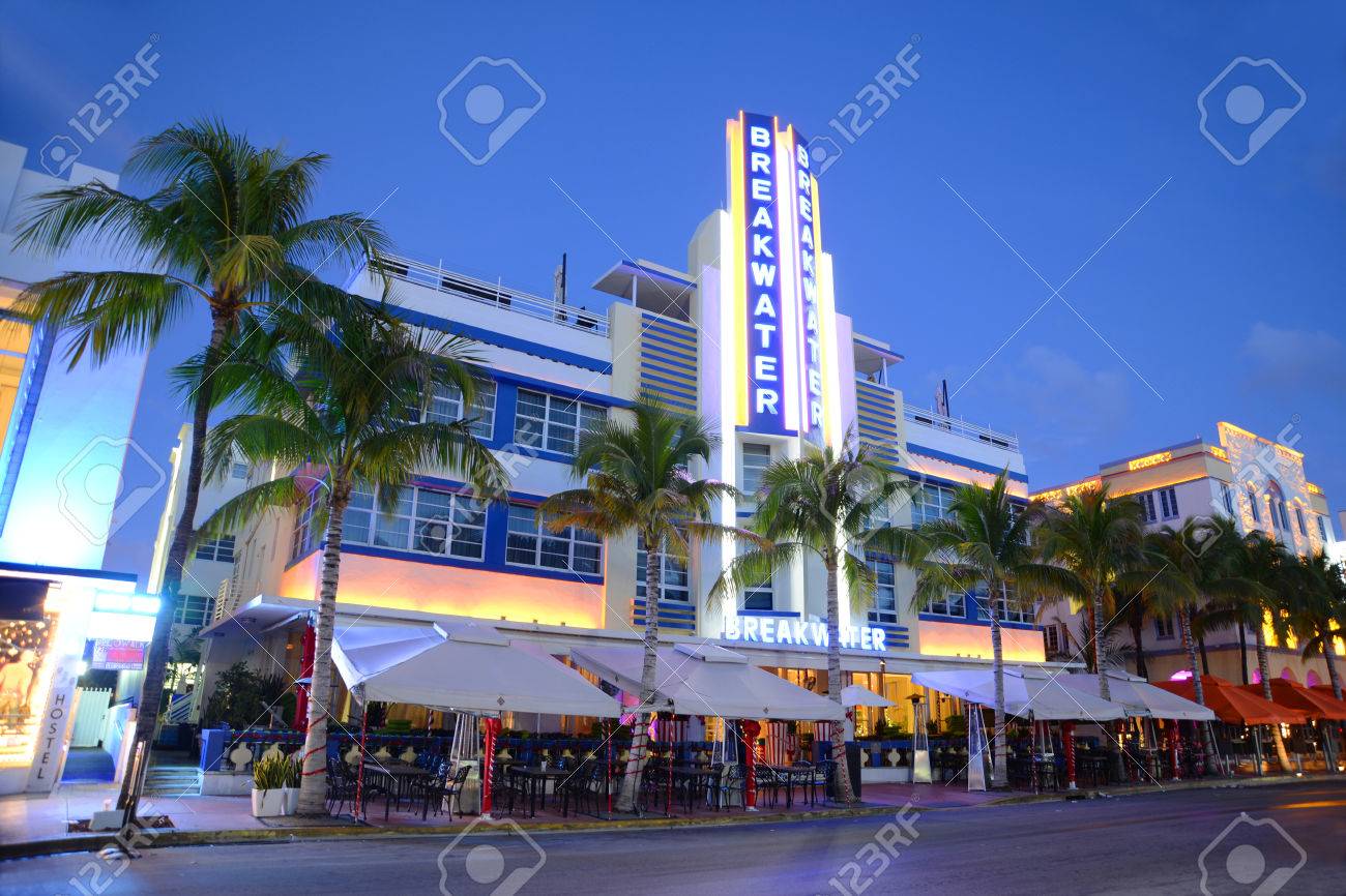 breakwater hotel with art deco style building night scene in breakwater hotel miami