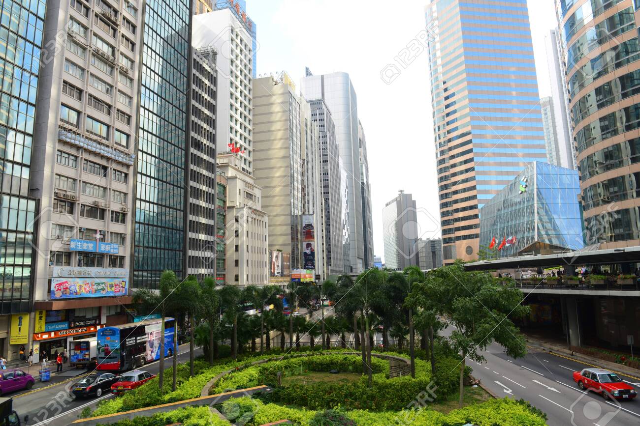 中国、香港の金融街の中心にある香港コンノートロードセントラル。コンノートロードは、香港島の北岸にある主要道路です。の写真素材・画像素材 Image  156914000