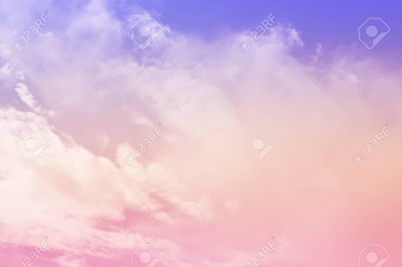 雲と空とパステル カラーの背景 の写真素材 画像素材 Image