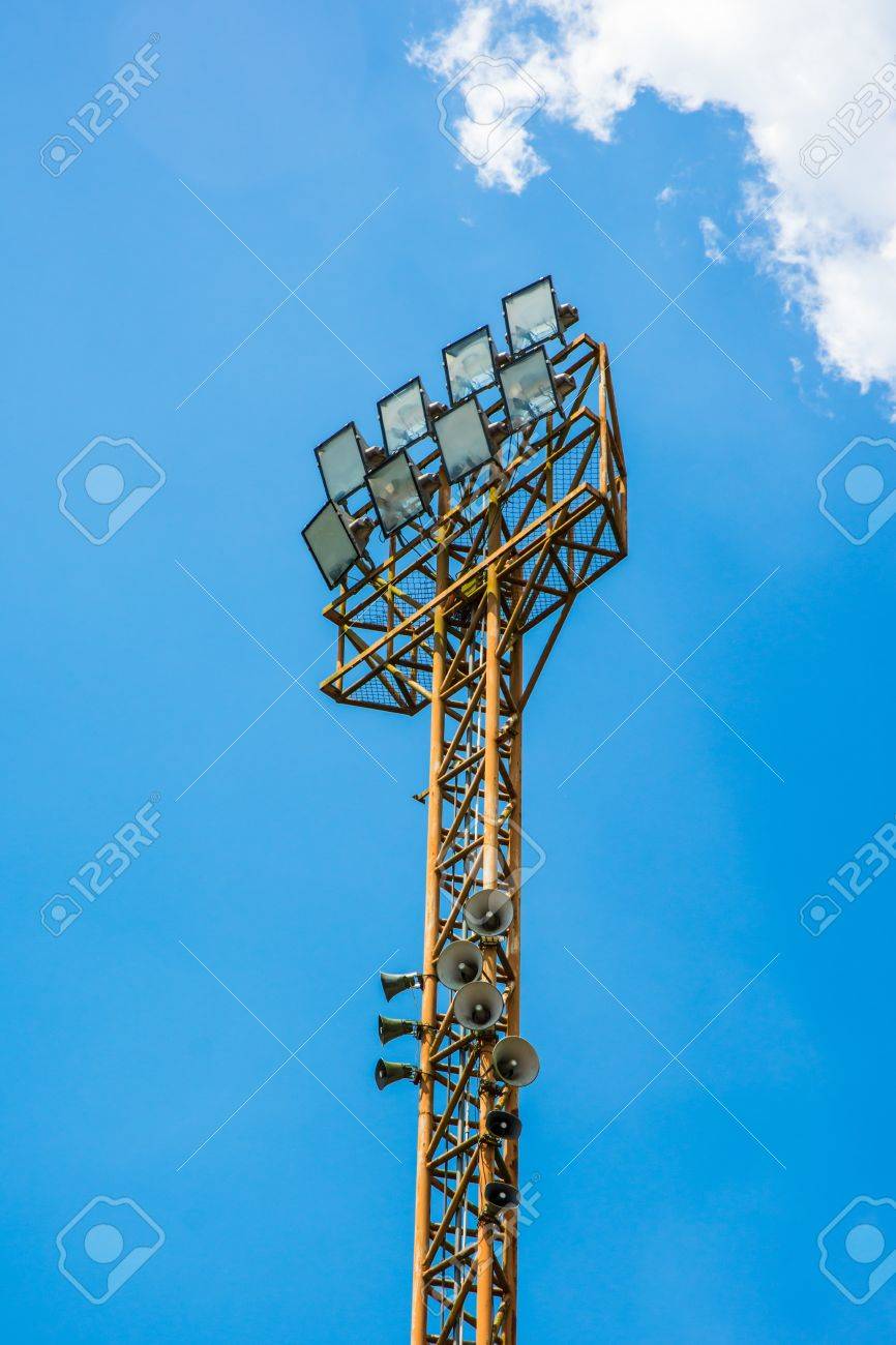Injured worker rescued from top of stadium light pole in Mesa, image size:866x1300