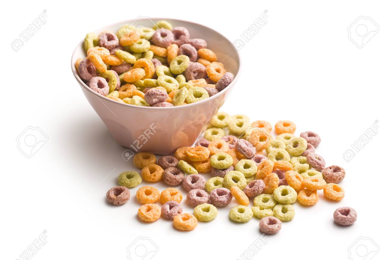 Anillos De Cereales De Colores En Un Tazón En El Fondo Blanco Retratos, Y Fotografía De Archivo De Derecho. Image 39330541.