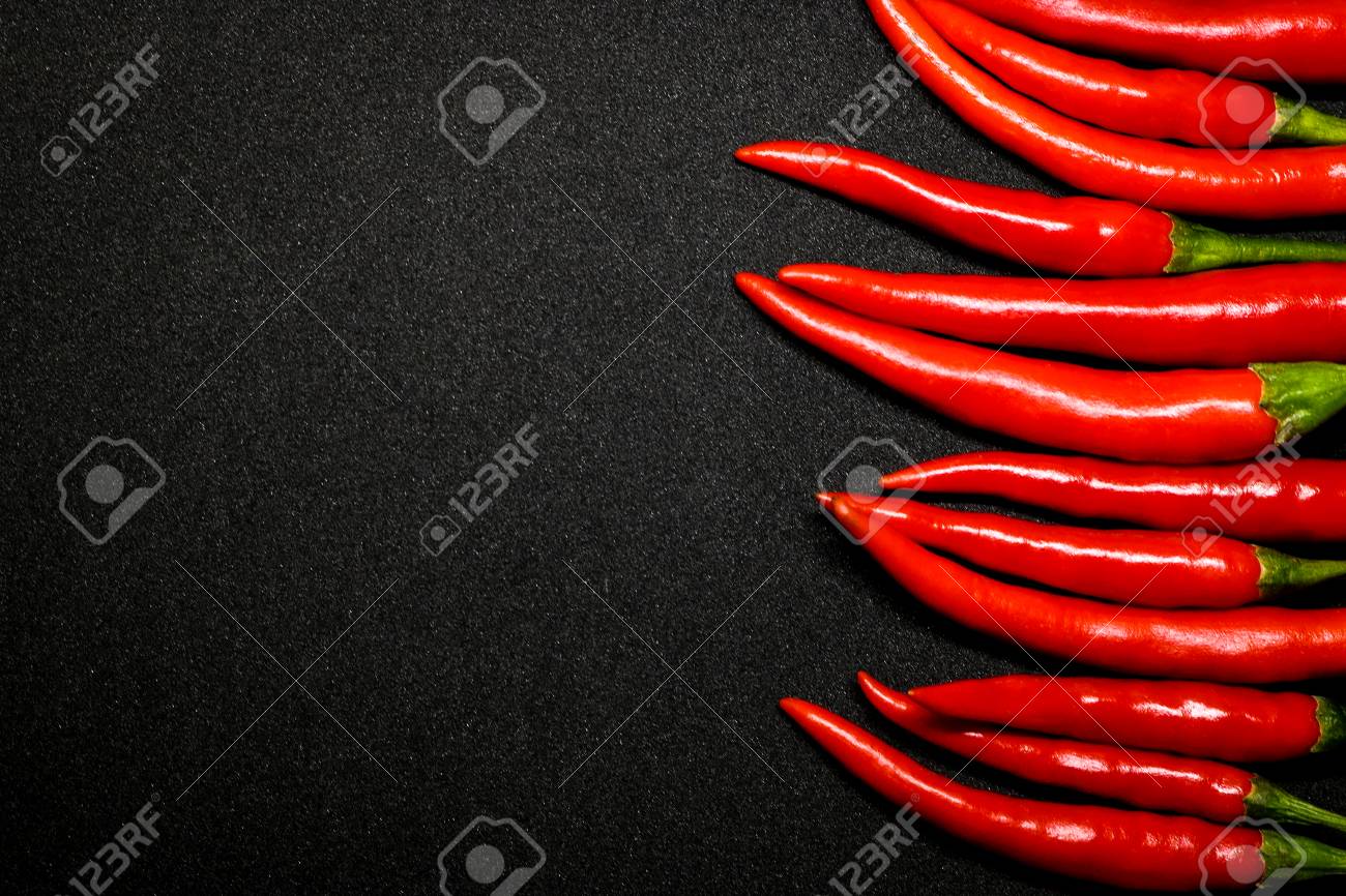 新鮮な黒の背景に赤唐辛子一味唐辛子します の写真素材 画像素材 Image 新鮮な黒の背景に赤唐辛子一味唐辛子します の写真素材 画像素材 Image