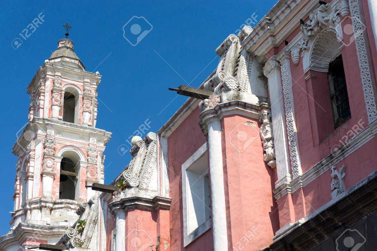 Campanario Rosado De La Iglesia De Satan Catalina En Puebla