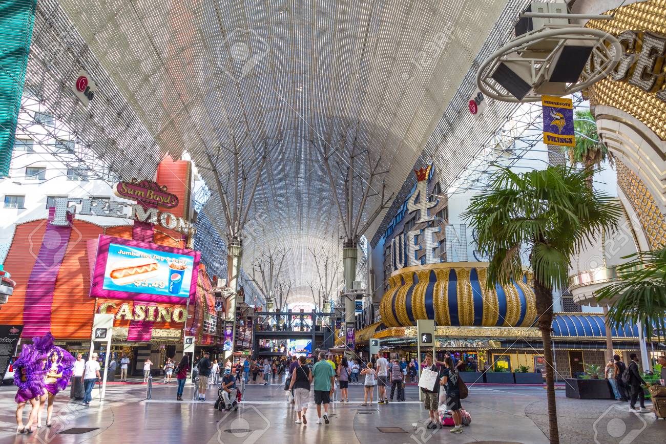 ラスベガス 9 月 17 日 アクティビティと 15 年 9 月 17 日にラスベガスのダウンタウンのフリーモントストリートのカジノ の写真 素材 画像素材 Image