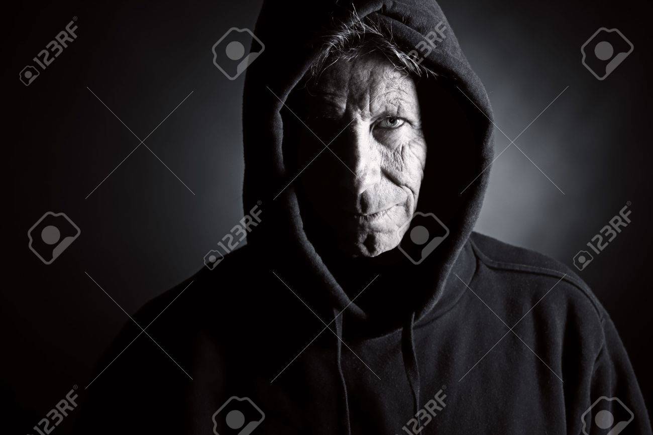 Low Key Disparo De Un Varon De Mas Edad De Intimidacion En Capucha