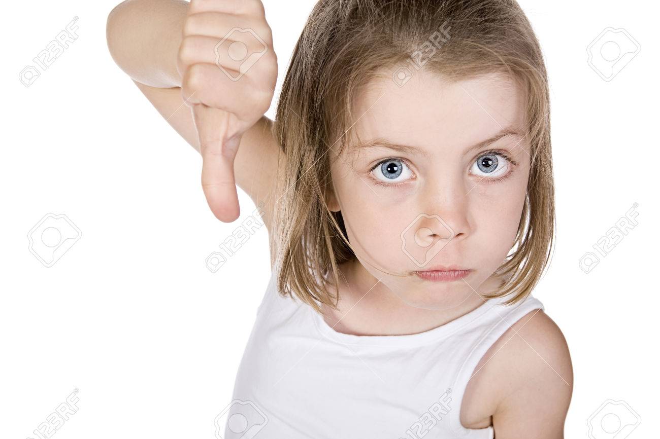 Markante Geschossen Von Einem Hubschen Jungen Madchen Mit Ihrem Daumen Runter Lizenzfreie Fotos Bilder Und Stock Fotografie Image 35628391