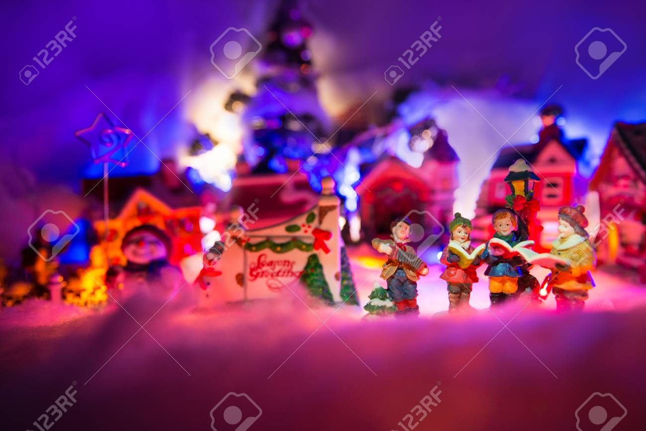 子供のゴスペル合唱団は 季節の隣に歌って バックグラウンドで雪だるまとクリスマスの村で署名します 童話ミニチュア風景 の写真素材 画像素材 Image 5922 子供のゴスペル合唱団は 季節の隣に歌って バックグラウンドで雪だるまとクリスマスの村で署名します 童話ミニチュア風景 の写真素材 画像素材 Image 5922