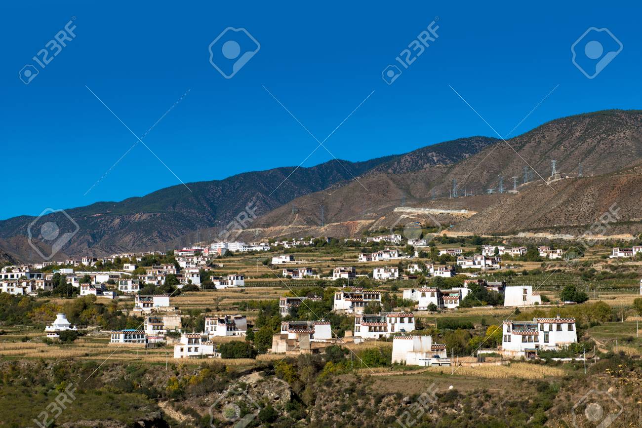 ホワイトハウス チベット文化は中国の四川省の風景します の写真素材 画像素材 Image
