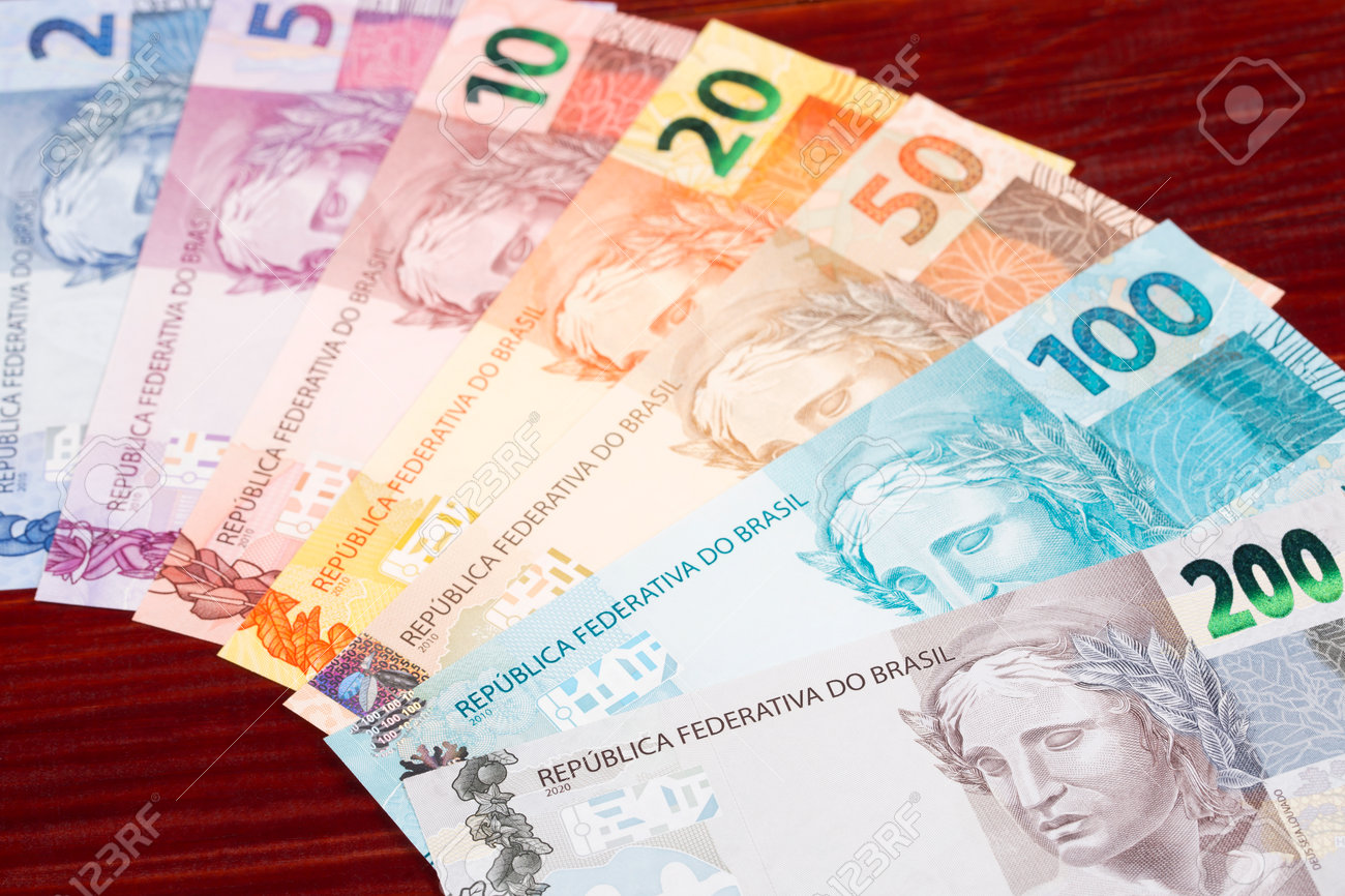 海外紙幣 ブラジル 紙幣 レアル 外国紙幣 202レアル (50レアル×4枚 1レアル×2枚) BRASIL REAL u003c - ブラジルのお金～レアル～  紙幣・貨幣ブラジル ブラジルの新しい紙幣登場 BRL通貨。高品質100レア紙幣の写真素材・画像素材