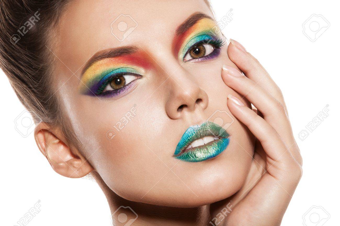 Beau Visage De Femme Avec Maquillage Arc En Ciel Fille Toucher Son Visage A La Main Banque D Images Et Photos Libres De Droits Image 17009301