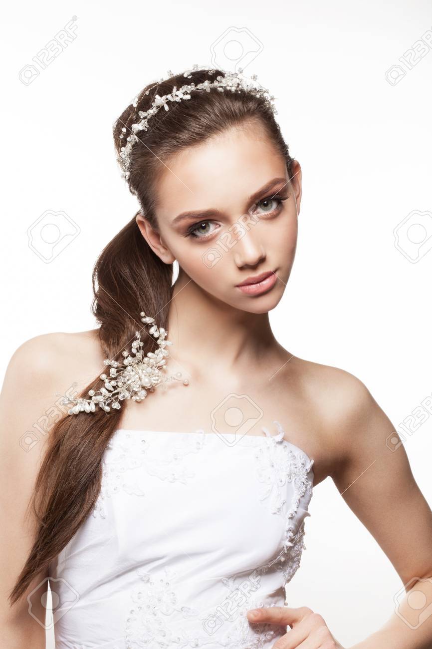 美結婚式ヘアスタイルと美しいエレガントな花嫁 の写真素材 画像素材 Image