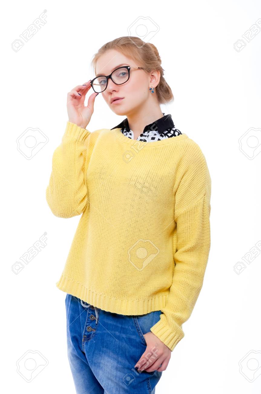 10 代の少女や黄色いセーターを着て メガネの若い女性 の写真素材 画像素材 Image 10 代の少女や黄色いセーターを着て メガネの若い女性 の写真素材 画像素材 Image